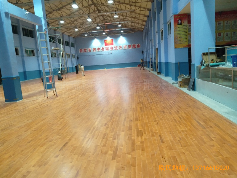 湖北武漢新華路體育場羽毛球館運(yùn)動(dòng)地板鋪設(shè)案例4