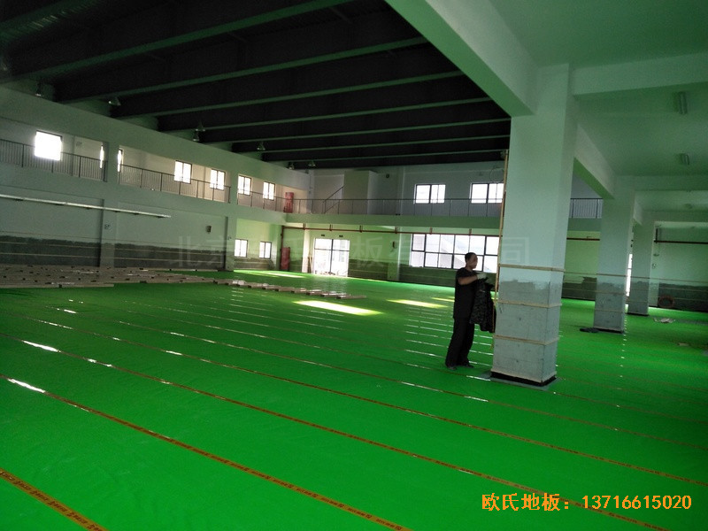 上海嘉定婁唐學(xué)?；@球館運(yùn)動(dòng)木地板鋪裝案例2
