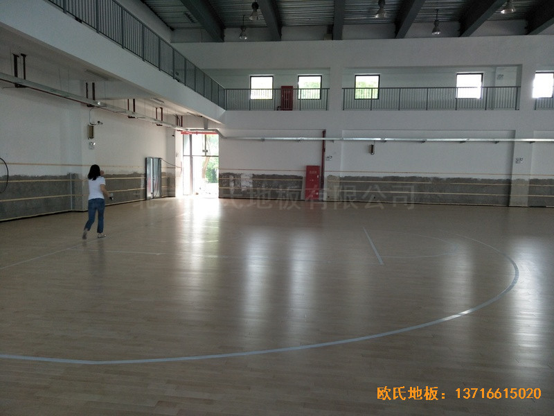 上海嘉定婁唐學(xué)校籃球館運(yùn)動(dòng)木地板鋪裝案例3