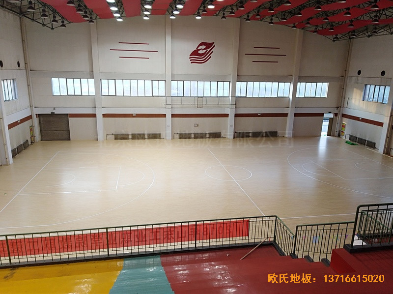 山東淄博工業(yè)職業(yè)學院籃球館體育地板鋪設(shè)案例0