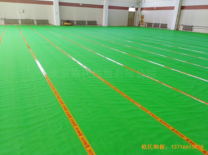 山東淄博工業(yè)職業(yè)學院籃球館體育地板鋪設(shè)案例3