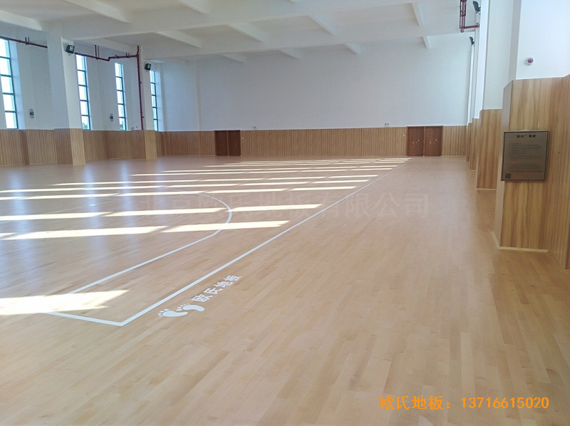 廣州南沙區(qū)珠江中學(xué)籃球館運(yùn)動地板施工案例4