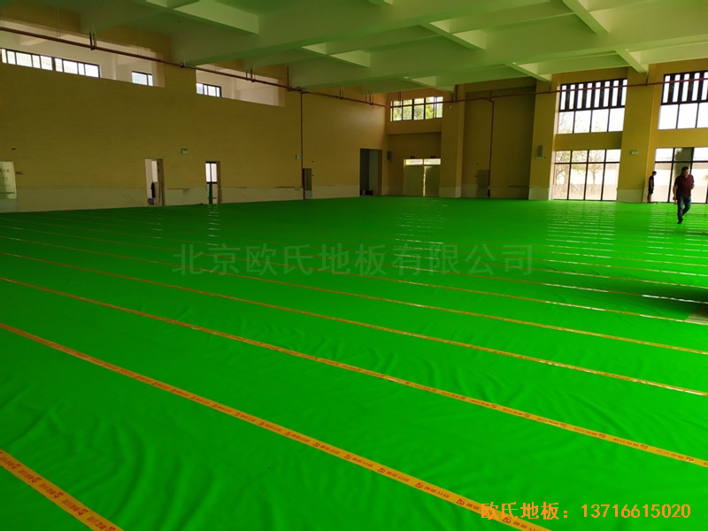 廣州黃埔區(qū)萬樾山小學籃球館體育地板鋪裝案例2