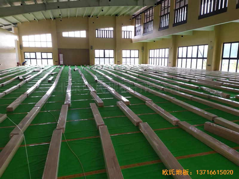 廣州黃埔區(qū)萬樾山小學籃球館體育地板鋪裝案例3