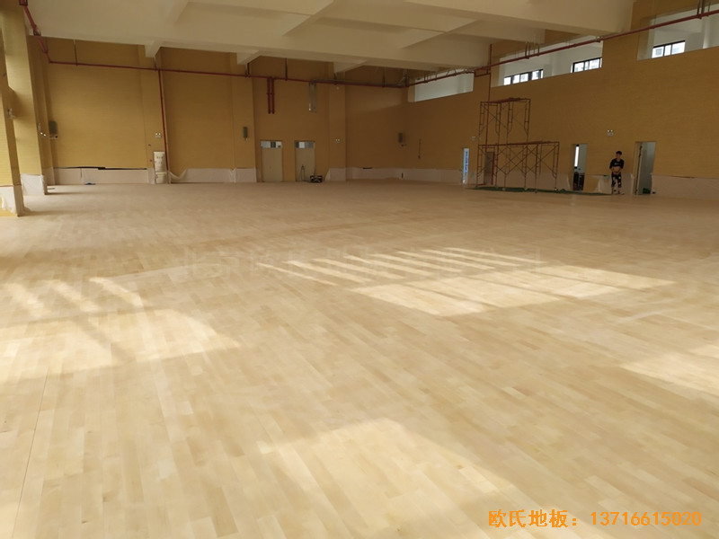 廣州黃埔區(qū)萬樾山小學籃球館體育地板鋪裝案例4