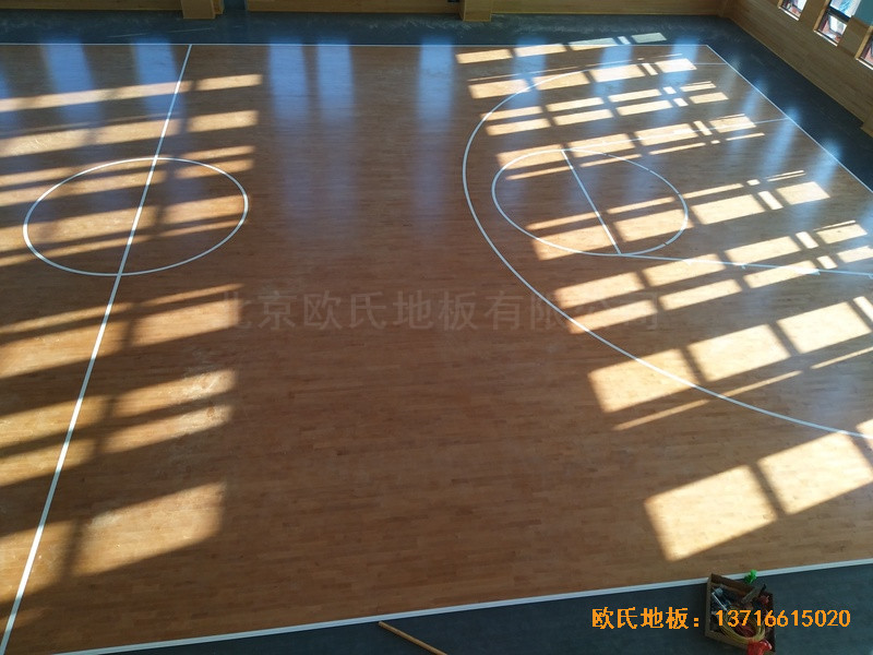 武漢廣阜屯小學(xué)清江錦城分?；@球館運動木地板施工案例4