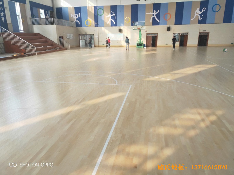 江蘇三井實驗小學籃球館體育地板鋪設(shè)案例4
