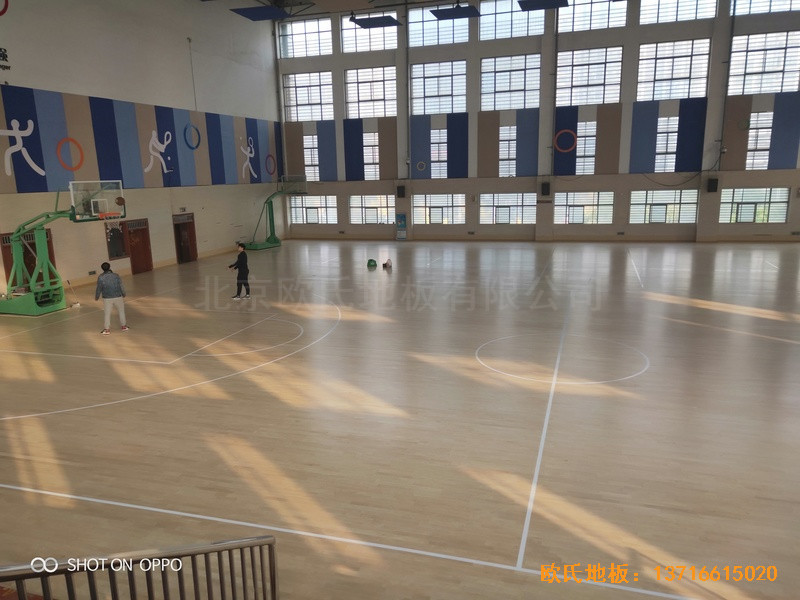 江蘇三井實驗小學籃球館體育地板鋪設(shè)案例5