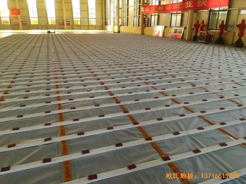 江蘇虎腰村愛爾行業(yè)學(xué)校運(yùn)動館體育木地板施工案例2