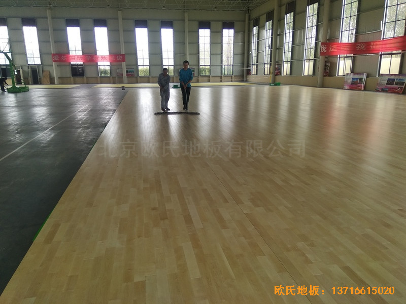 江蘇虎腰村愛爾行業(yè)學(xué)校運(yùn)動館體育木地板施工案例5