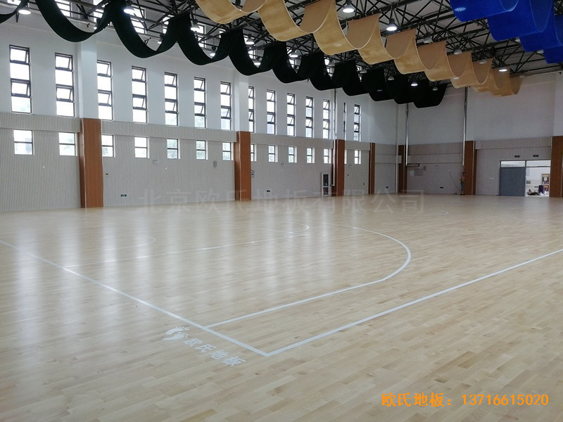 烏魯木齊達坂城中學籃球館運動地板安裝案例0