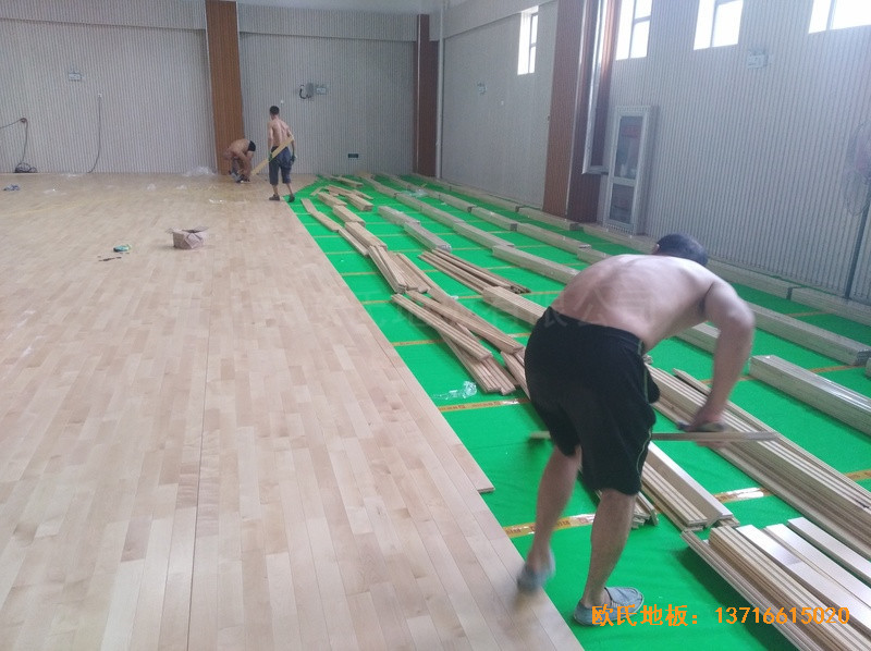 烏魯木齊達坂城中學籃球館運動地板安裝案例3