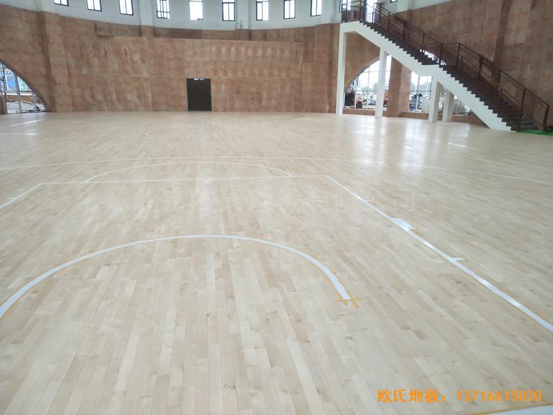 江西榮江金色春城小學(xué)運(yùn)動(dòng)館運(yùn)動(dòng)木地板鋪設(shè)案例5