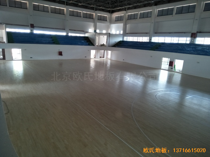江西贛州天嬌中學(xué)運(yùn)動館體育地板鋪裝案例0