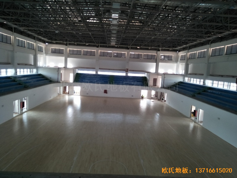 江西贛州天嬌中學(xué)運(yùn)動館體育地板鋪裝案例5