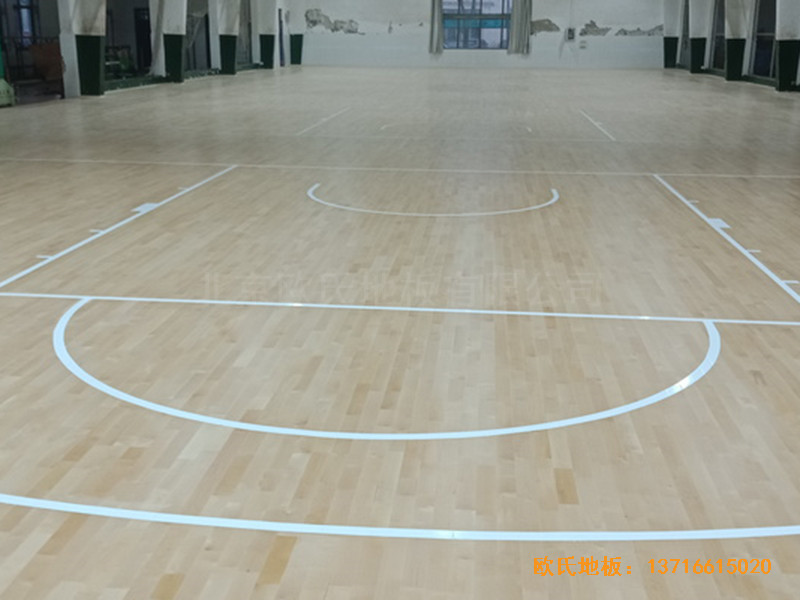 河北滄州體育學(xué)校籃球館運動木地板鋪設(shè)案例4