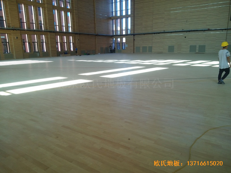 河北雄縣第三高中籃球館運動地板鋪設(shè)案例4