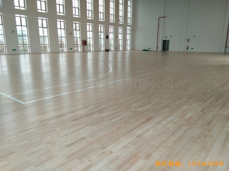浙江溫嶺石橋頭中心小學(xué)籃球館運動木地板鋪裝案例2