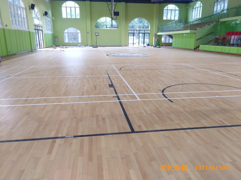 深圳普林斯頓小學(xué)籃球館運動木地板施工案例0