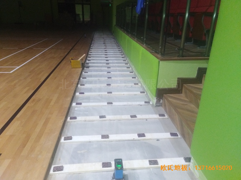 深圳普林斯頓小學(xué)籃球館運動木地板施工案例2
