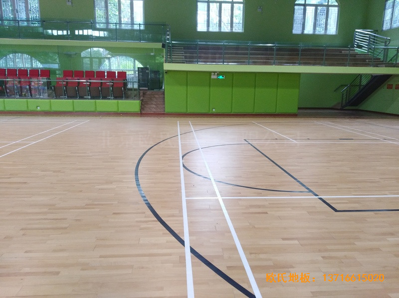 深圳普林斯頓小學(xué)籃球館運動木地板施工案例5
