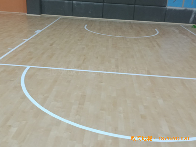 湖北武漢實驗外國語學(xué)校籃球館體育地板施工案例5