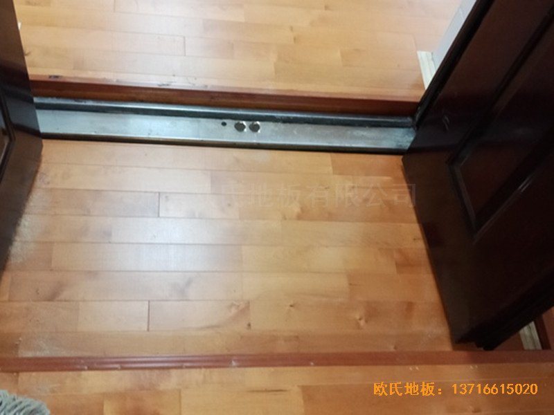 湖南衡陽鐵一中運動館運動地板施工案例3