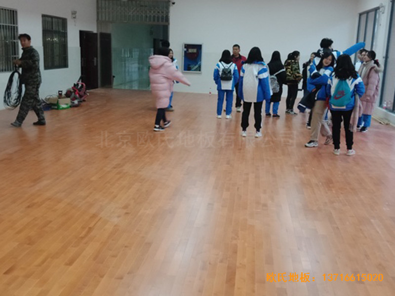 湖南衡陽鐵一中運動館運動地板施工案例4