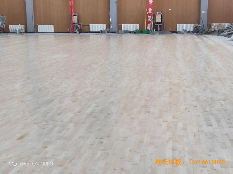 西寧世紀職業(yè)技術(shù)學校籃球館體育地板施工案例5