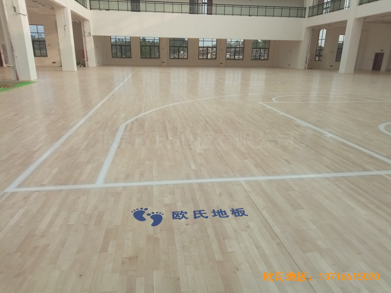 貴陽清華中學分校籃球館體育木地板安裝案例4