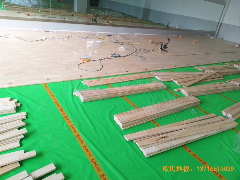 云南怒江職教中心運(yùn)動(dòng)館體育地板鋪裝案例3