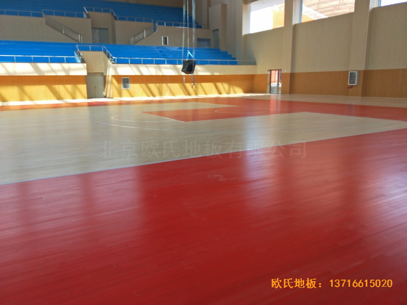 云南楚雄醫(yī)專學院籃球館運動木地板鋪設案例4