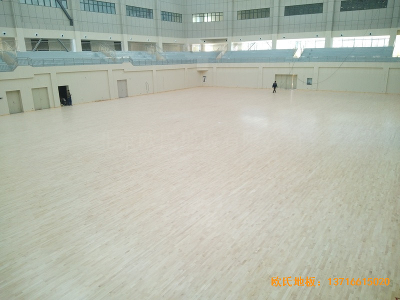 云南紅河州財經(jīng)大學(xué)體育館體育木地板鋪設(shè)案例3