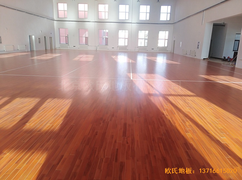 內(nèi)蒙左旗吉蘭泰鎮(zhèn)五中運動館體育木地板施工案例4