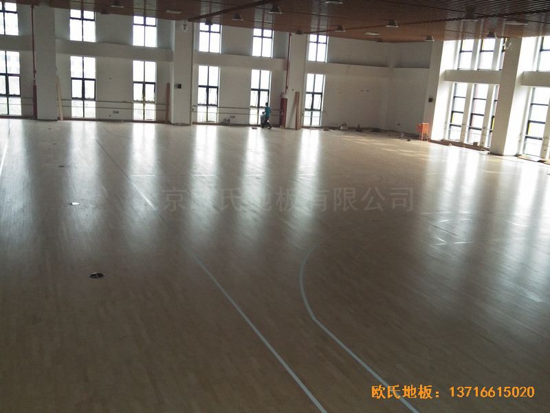北京師范大學(xué)籃球館運(yùn)動(dòng)地板安裝案例0