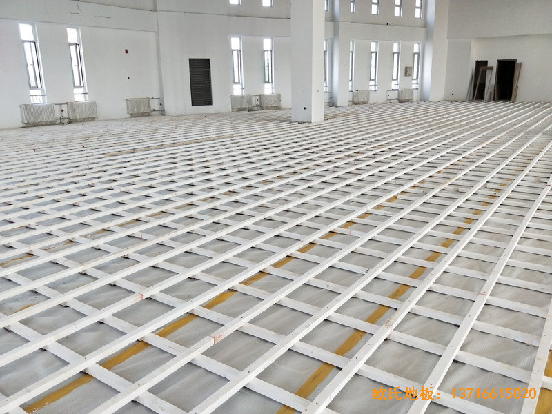 北京房山長(zhǎng)陽小學(xué)訓(xùn)練館體育木地板施工案例0