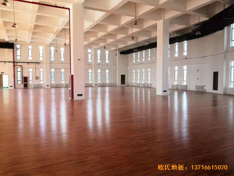 北京房山長(zhǎng)陽小學(xué)訓(xùn)練館體育木地板施工案例1