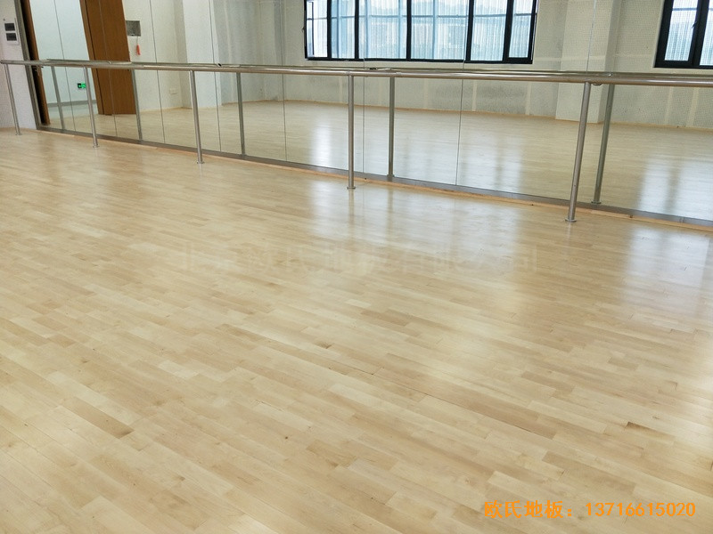四川宜賓五糧液白酒學院運動館體育木地板鋪設案例3