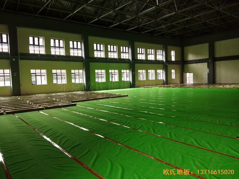 四川成都怡馨家園中學(xué)運(yùn)動(dòng)館體育木地板施工案例2