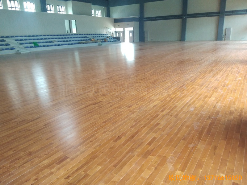 四川成都怡馨家園中學(xué)運(yùn)動(dòng)館體育木地板施工案例5