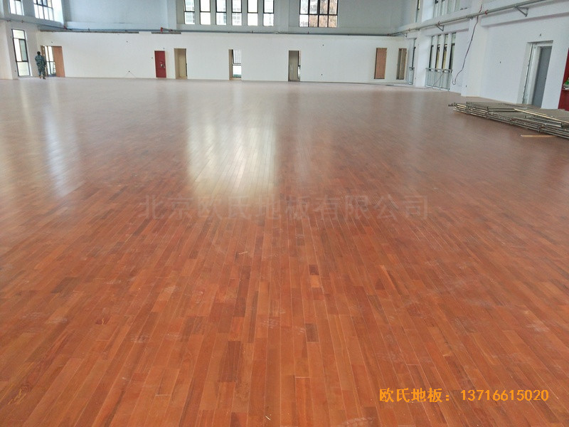 安徽上派學(xué)區(qū)中心學(xué)?；@球館體育木地板安裝案例2