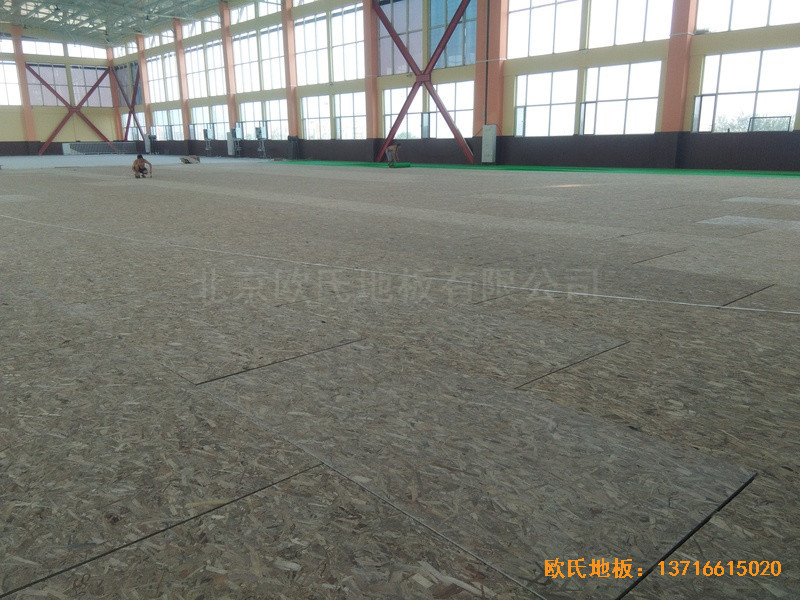 山東濟南章丘雙語學(xué)校籃球館運動木地板安裝案例2