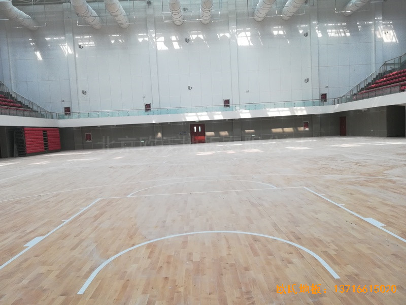 山東濟(jì)南長清山東管理學(xué)院籃球館運(yùn)動木地板施工案例3