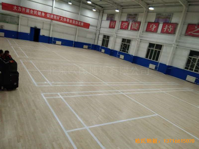 山西陽(yáng)泉退休黨支部活動(dòng)中心體育地板鋪設(shè)案例