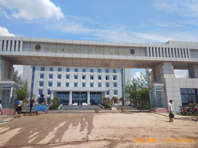 南充特戰(zhàn)訓(xùn)練基地籃球館運(yùn)動(dòng)地板安裝案例