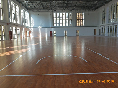 安徽上派學(xué)區(qū)中心學(xué)?；@球館體育木地板安裝案例