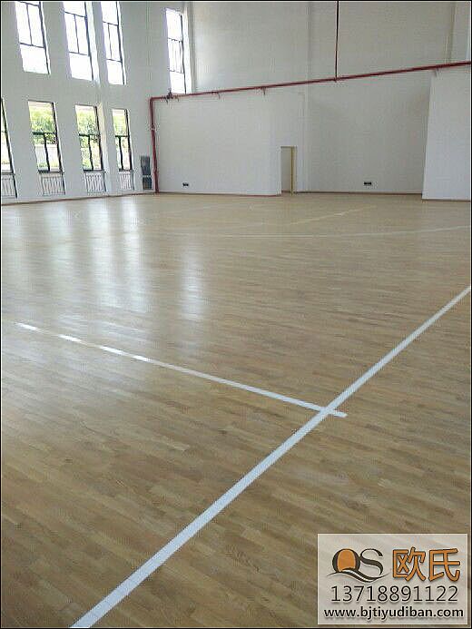 雙龍骨系統(tǒng)實(shí)木體育地板的特點(diǎn)