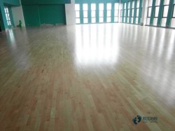 籃球運(yùn)動(dòng)木地板大約多少錢