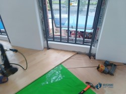 柞木體育場地板如何保潔