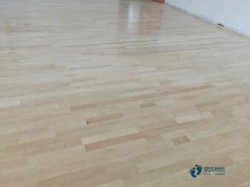 懸浮運(yùn)動(dòng)場(chǎng)地木地板安裝公司